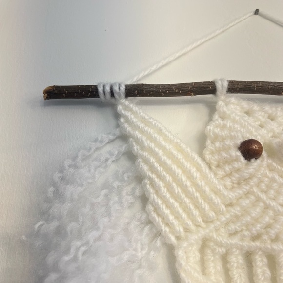 Handcrafted, macrame cord rustic tapestry stick. Adorable, owl 🦉 art - Picture 8 of 10
